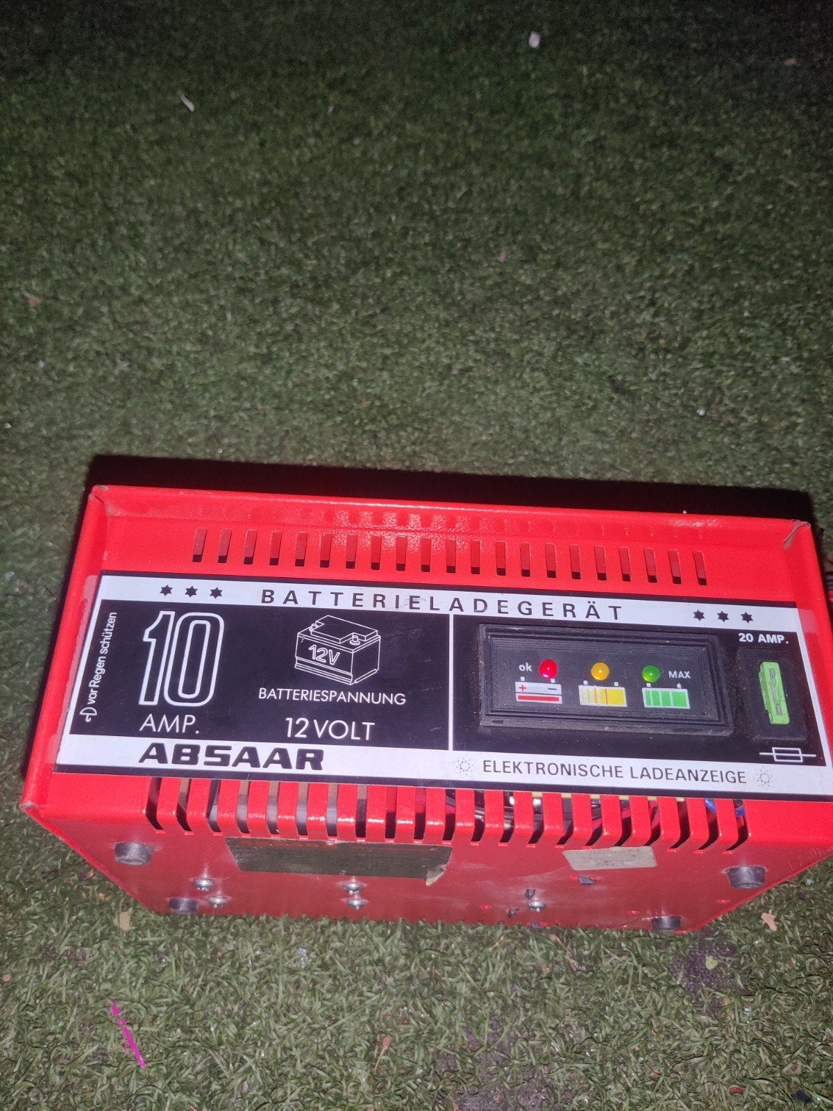 Absaar Acculader 10 AMP 12Volt met Elektronische Ladeanzeige, Gebruikt