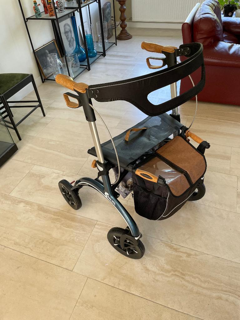 Saljol Carbon lichtgewicht rollator, Ophalen, Opvouwbaar, Zo goed als nieuw