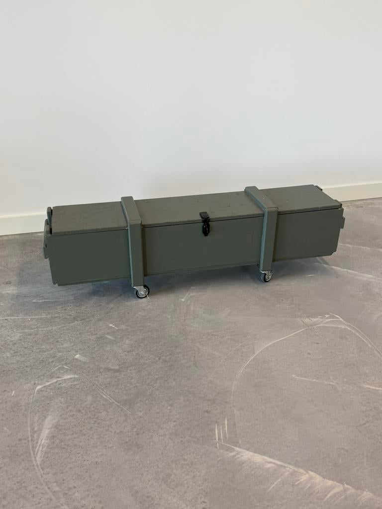 Stevige kist op wielen met hangslot, Ophalen, Zo goed als nieuw, 50 tot 100 cm, Minder dan 50 cm