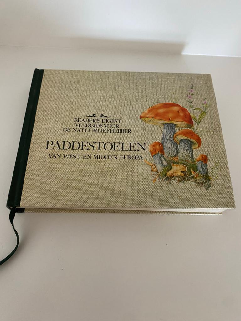 Veldgids Paddenstoelen West- en Midden-Europa, Boeken, Natuur, Ophalen of Verzenden, Zo goed als nieuw, Overige onderwerpen