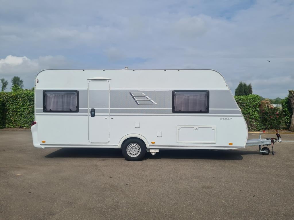 Eriba Hymer 485 Living ( incl. stallingsmogelijkheid ), Caravans en Kamperen, Caravans, Rondzit, Bedrijf, 4 tot 5 meter, Eriba