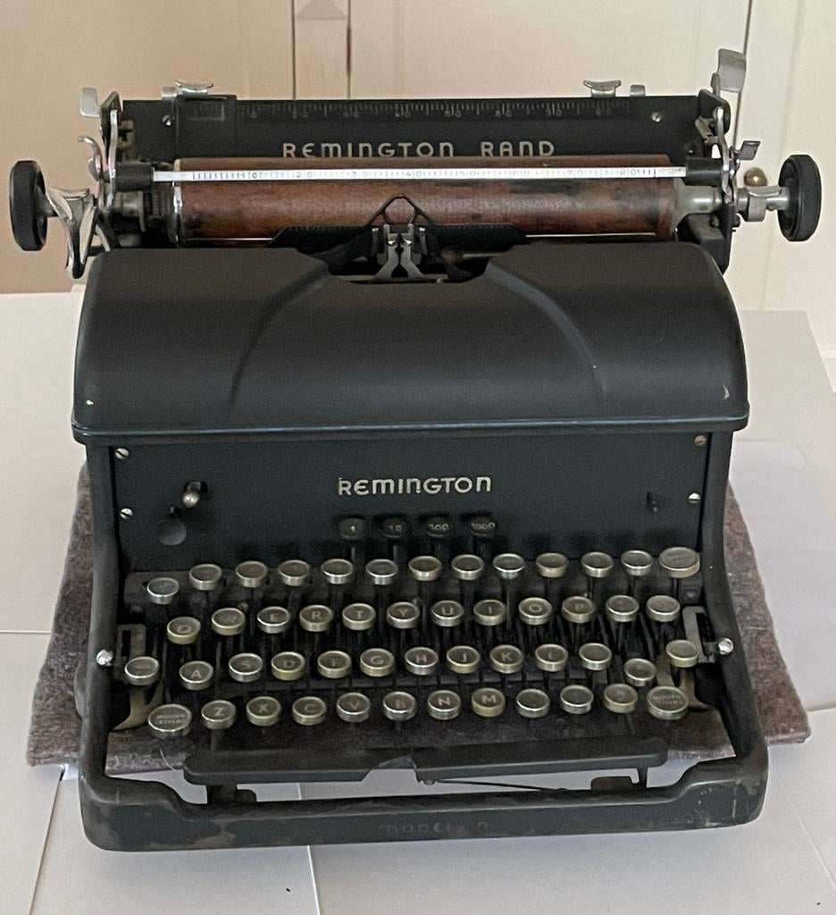 Remington Rand typemachine retro., Ophalen