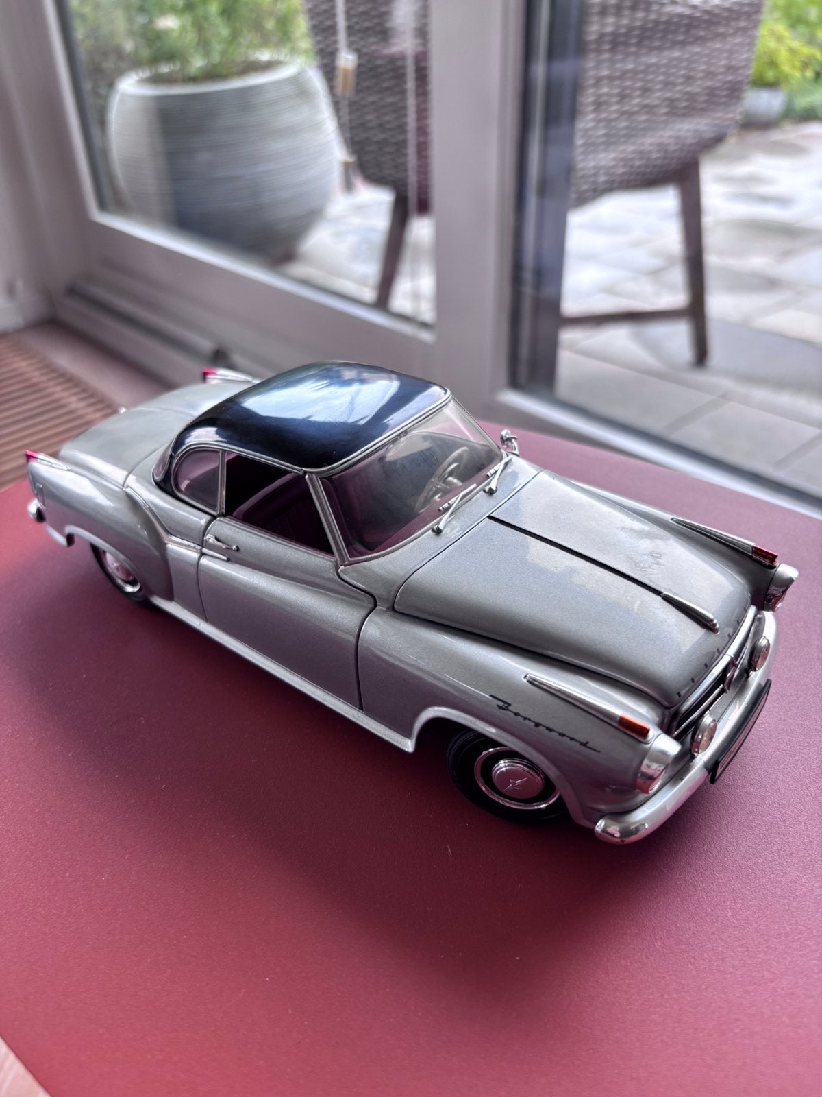Revell 1:18 modelauto Borgward Isabella Coupé zilver, metaal, Ophalen of Verzenden, Zo goed als nieuw, Revell