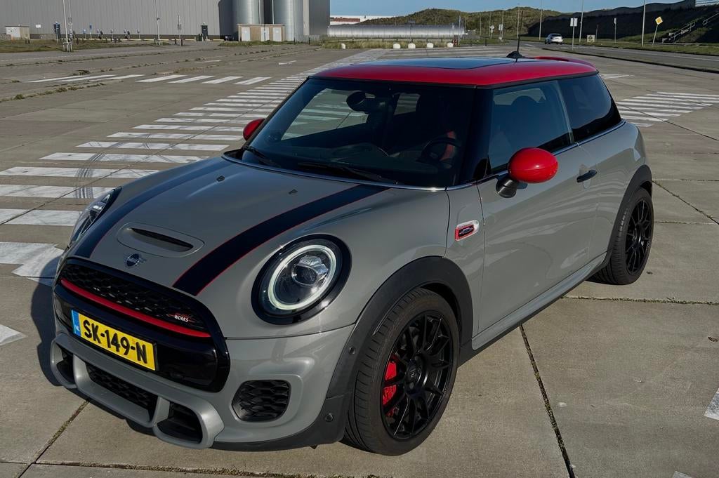 Mini JCW 3-deurs (f56) 2.0 231pk Aut 2018 Grijs nwe APK, Auto's, Mini, 1998 cc, 4 cilinders, 4 stoelen, Leder en Stof