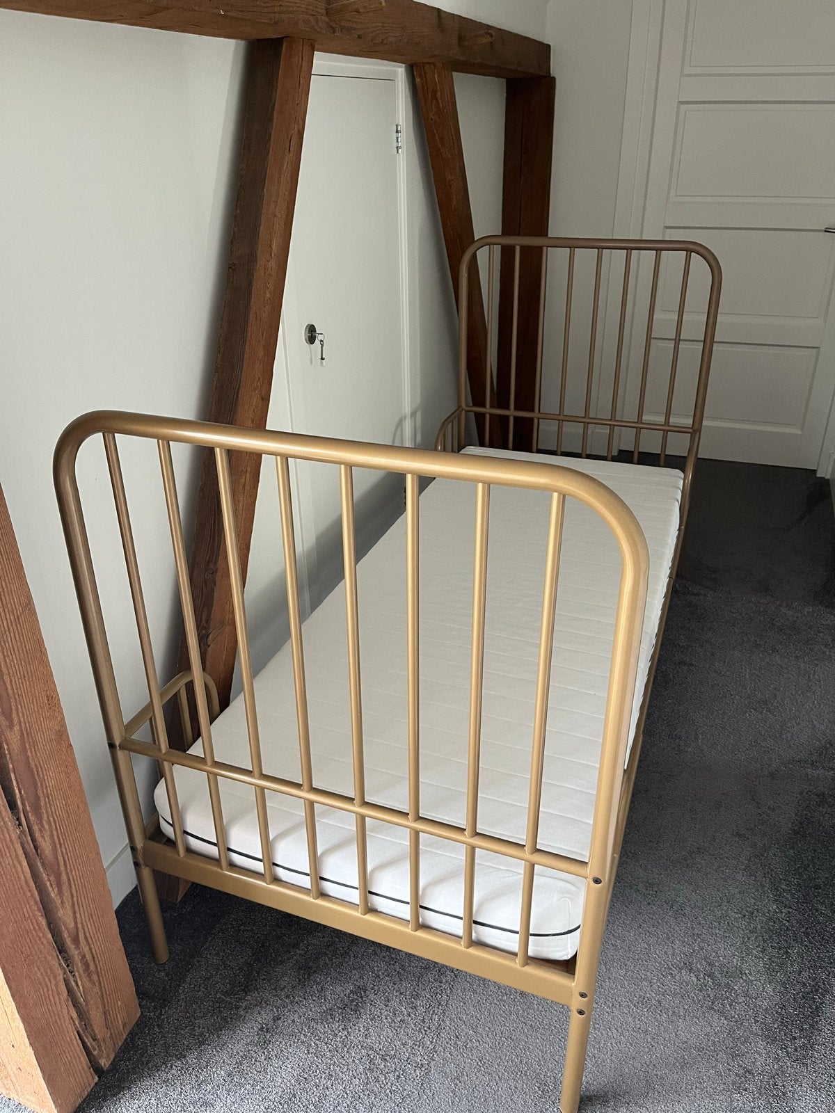 Ikea uitschuifbaar bed met lattenbodem en matras, Ophalen, Verstelbaar, Zo goed als nieuw, 80 cm