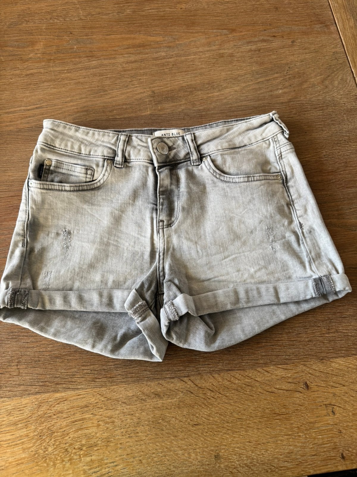 Grijze jeans korte broek maat s anti blue, Ophalen of Verzenden, Zo goed als nieuw, Grijs, W28 - W29 (confectie 36)