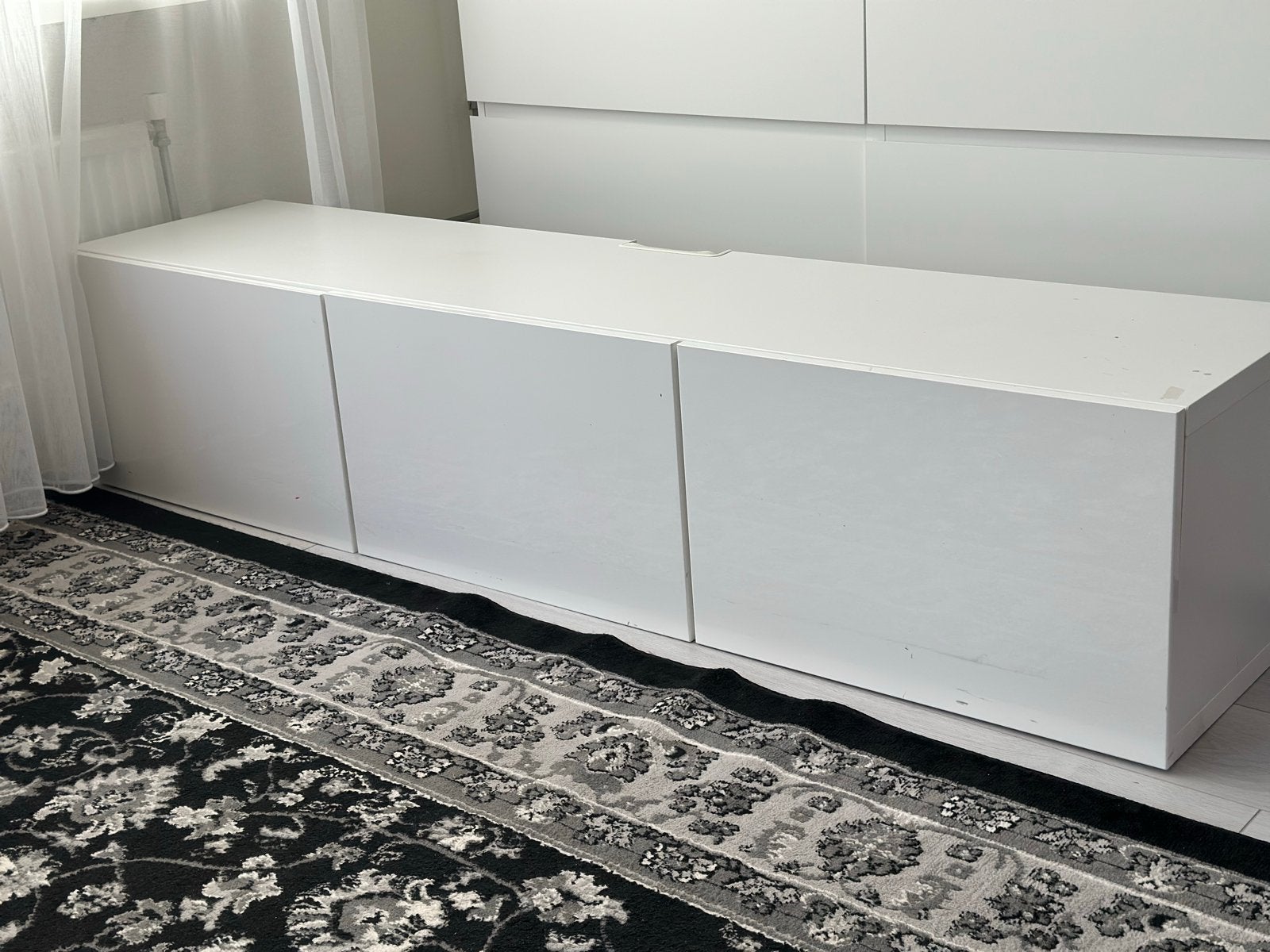 Witte Ikea Besta tv meubel met hoogglans deuren, Ophalen, Overige materialen, Gebruikt, 150 tot 200 cm