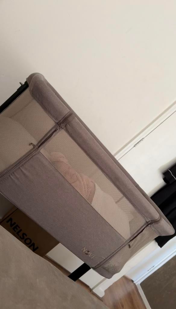 Co sleeper Novi Kyra Air+ incl. airosleep matrasje., Ophalen, Zo goed als nieuw