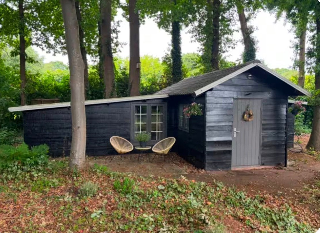 Tijdelijke huur: vrijstaand huisje midden in eigen prive bos, Huizen en Kamers, Kamers te huur, 20 tot 35 m², Utrecht