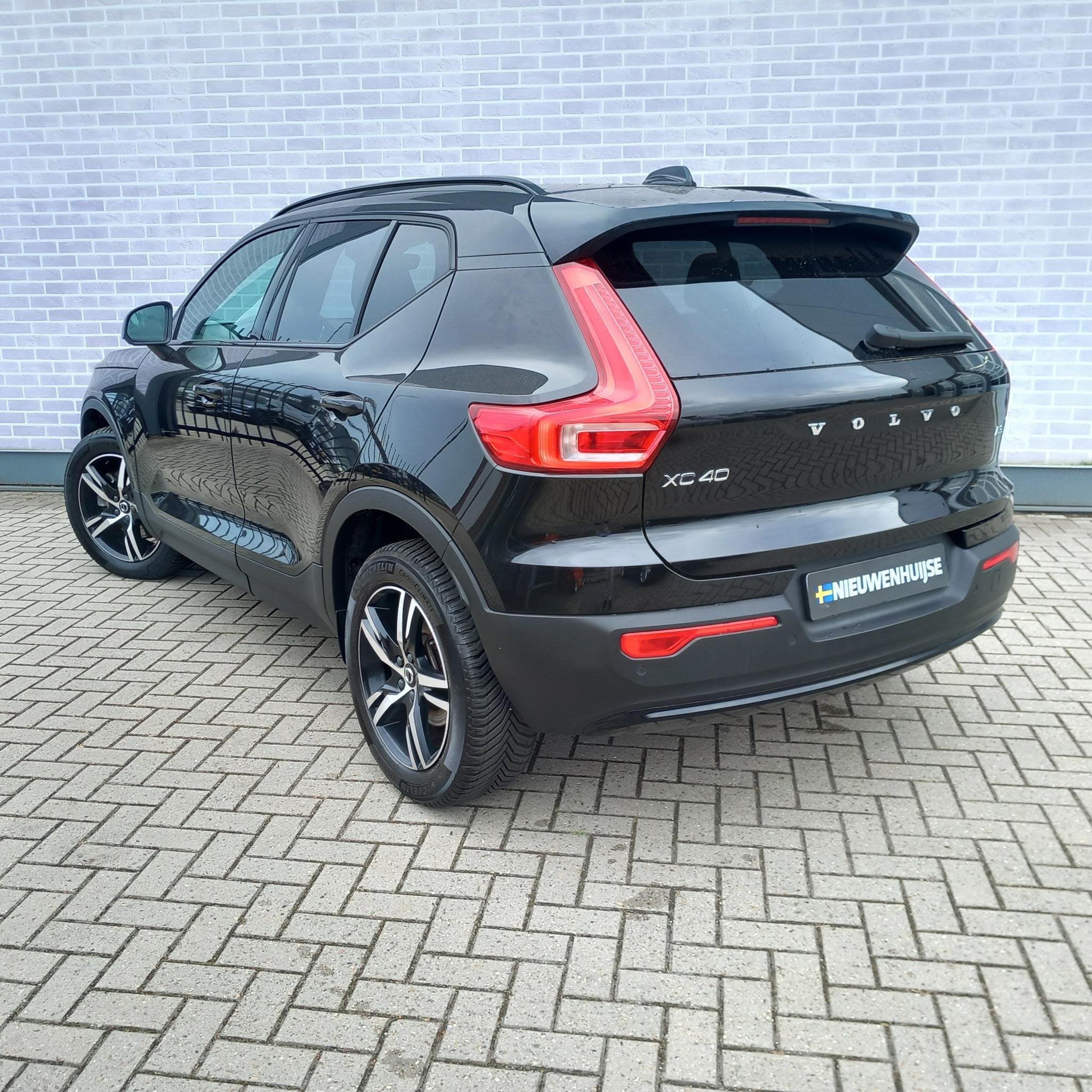 Volvo XC40 2.0 B3 Plus Dark | Adaptieve Cruise Control | Par, Auto's, Gebruikt, Euro 6, 4 cilinders, Automatische klimaatregeling