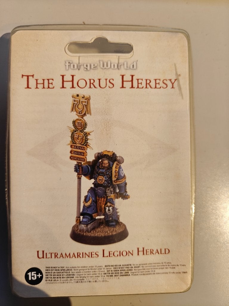 Ultramarines Legion Herald (lim ed) Warhammer Horus Heresy, Ophalen of Verzenden, Nieuw, Warhammer, Figuurtje(s)