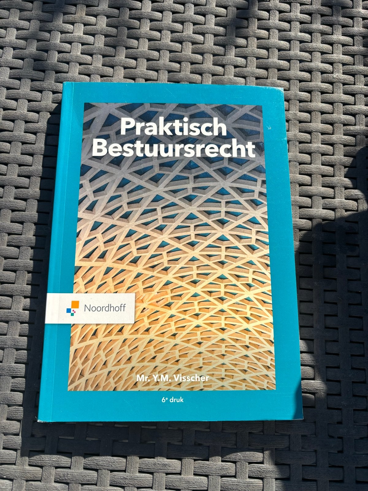Praktisch Bestuursrecht - Mr. Y.M. Visscher (6e druk), Ophalen of Verzenden, Gamma, Zo goed als nieuw, LBO