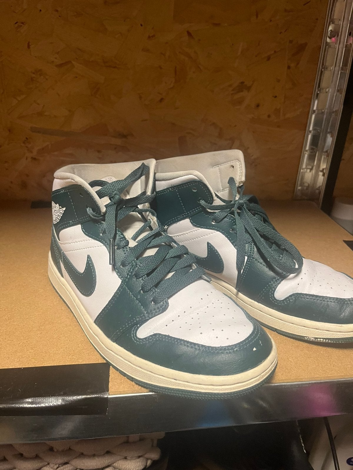 Air Jordan 1 Mid Groen/Wit – Maat 40, Overige kleuren, Verzenden, Sneakers of Gympen, Gedragen
