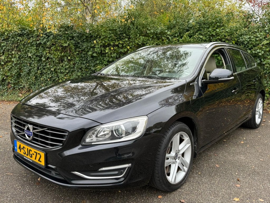 Volvo V60 2.4 D6 AWD Plug-In Hybrid Summum 2013 NIEUWE APK, Automaat, Zwart, Vierwielaandrijving, 11 kWh