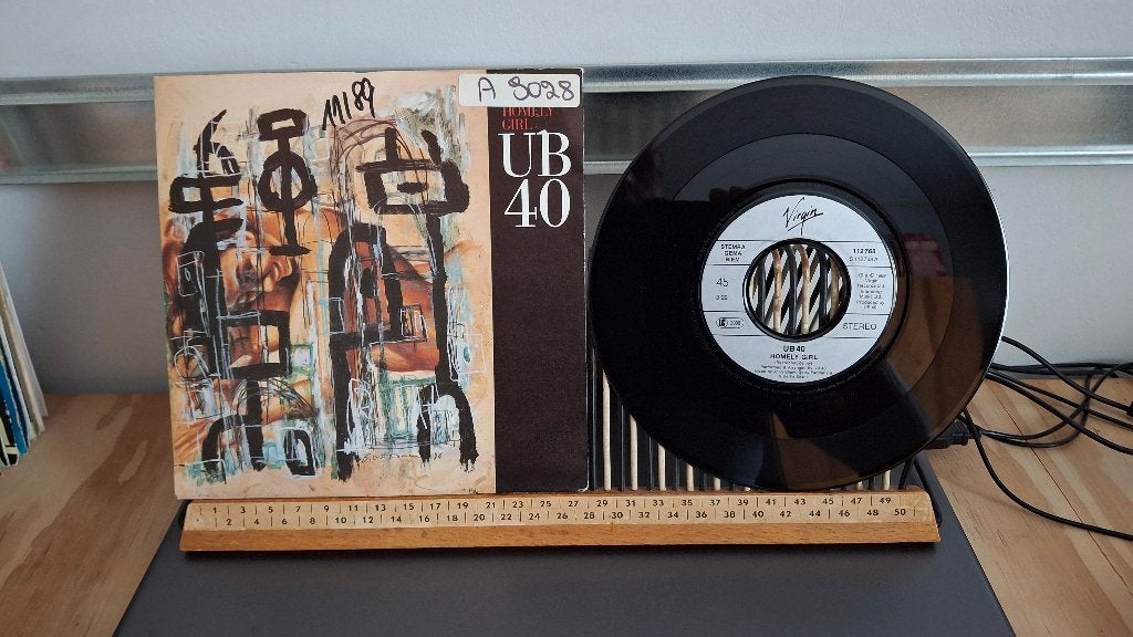 UB40-Homely girl(541) 2 euro vaste prijs, Cd's en Dvd's, Ophalen of Verzenden, Zo goed als nieuw, 7 inch, Pop