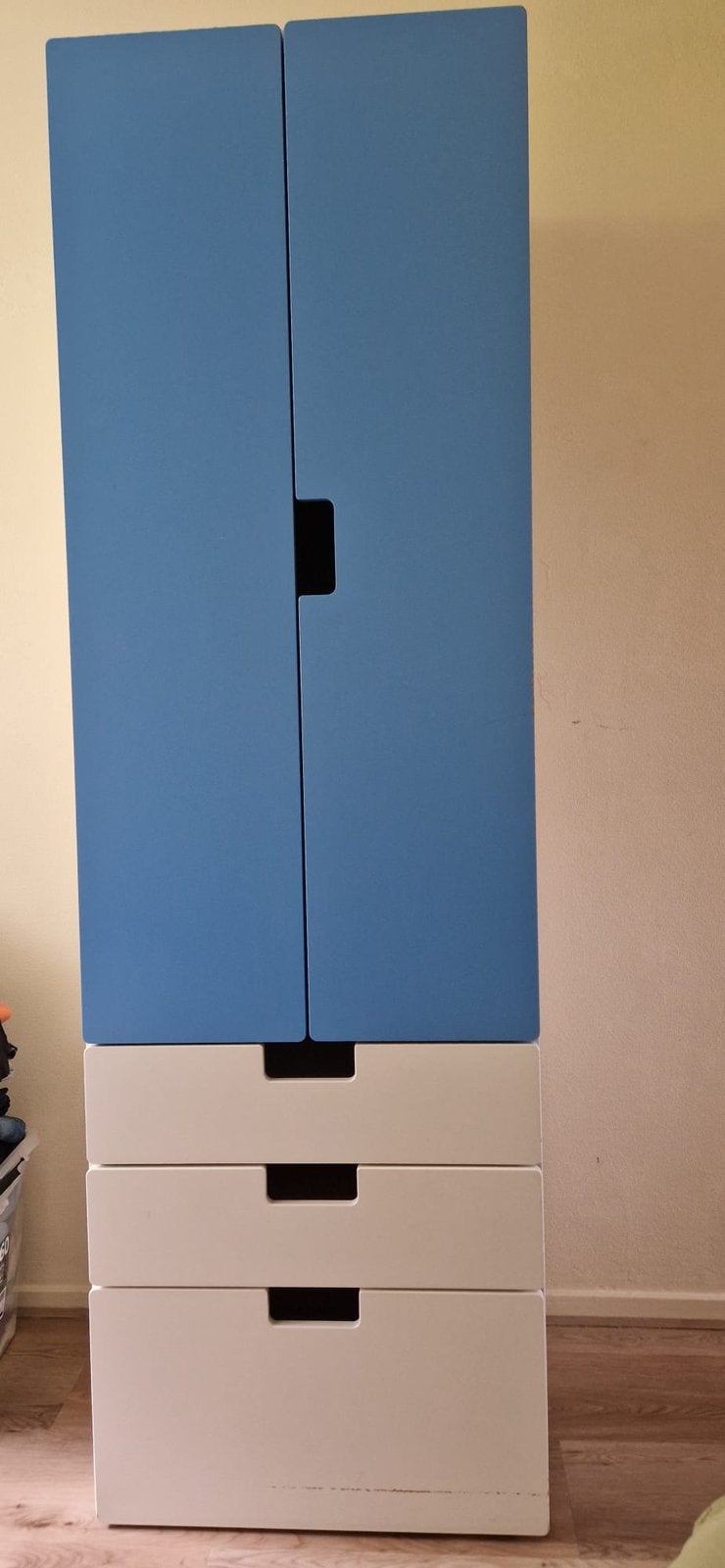 Ikea stuva kledingkast blauw, Kinderen en Baby's, Kinderkamer | Commodes en Kasten, Ophalen, Minder dan 75 cm, 50 tot 70 cm, 105 cm of meer