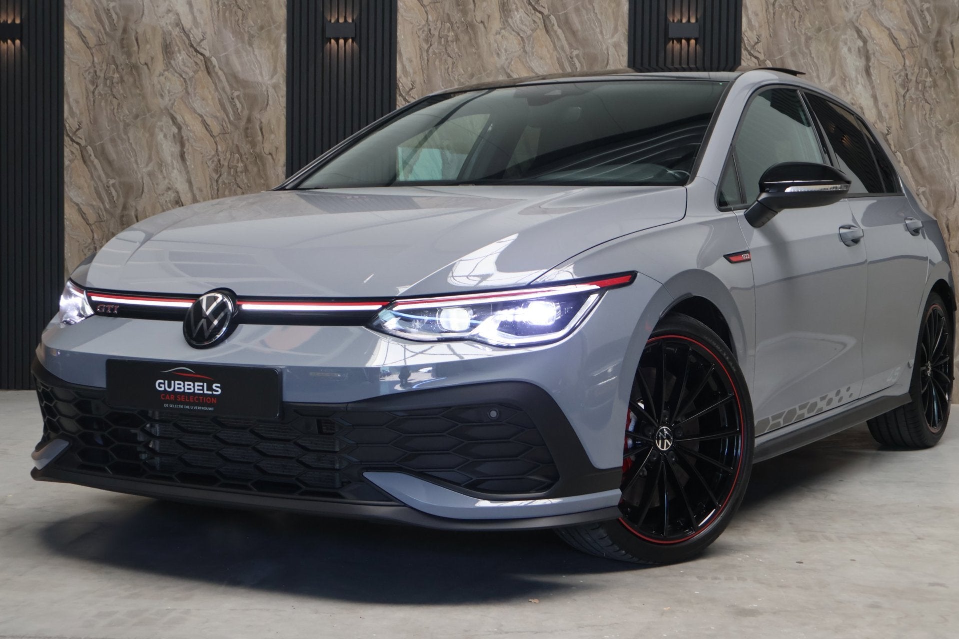 Volkswagen Golf 2.0 TSI GTI Clubsport 45 Jahre Editie Akrapo, Dealer onderhouden, Gebruikt, Zwart, 4 cilinders
