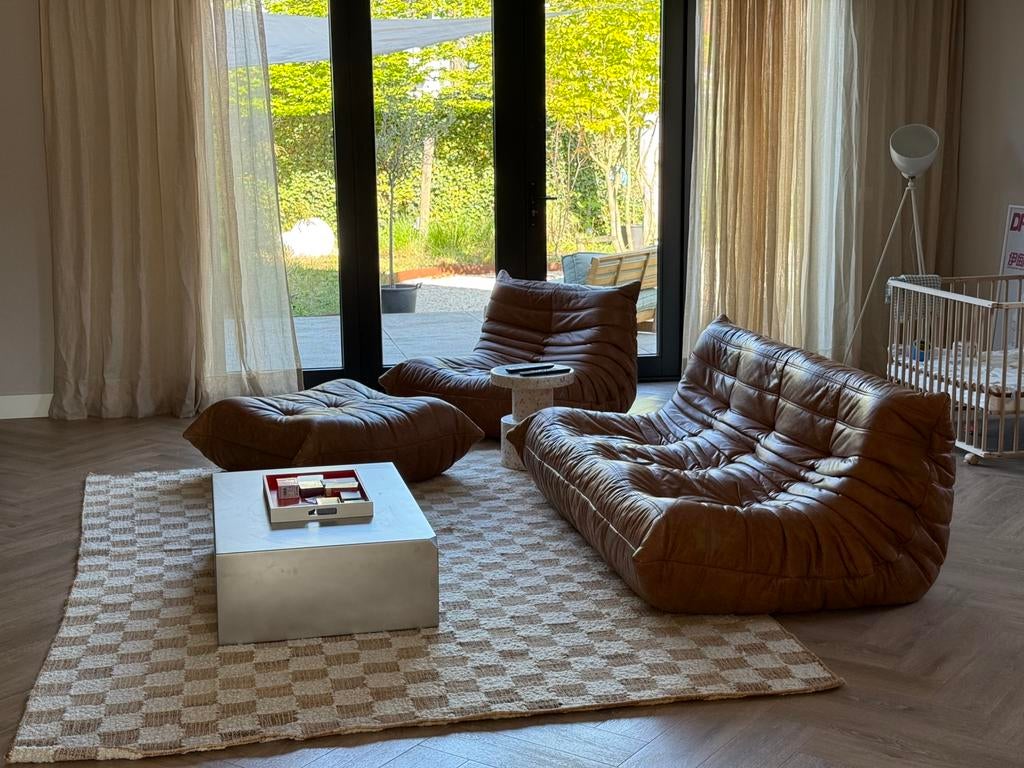 Ligne Roset Togo | 3-zits bank | Fauteuil | Hocker | Cognac, Huis en Inrichting, Banken | Sofa's en Chaises Longues, Ophalen, 250 tot 300 cm