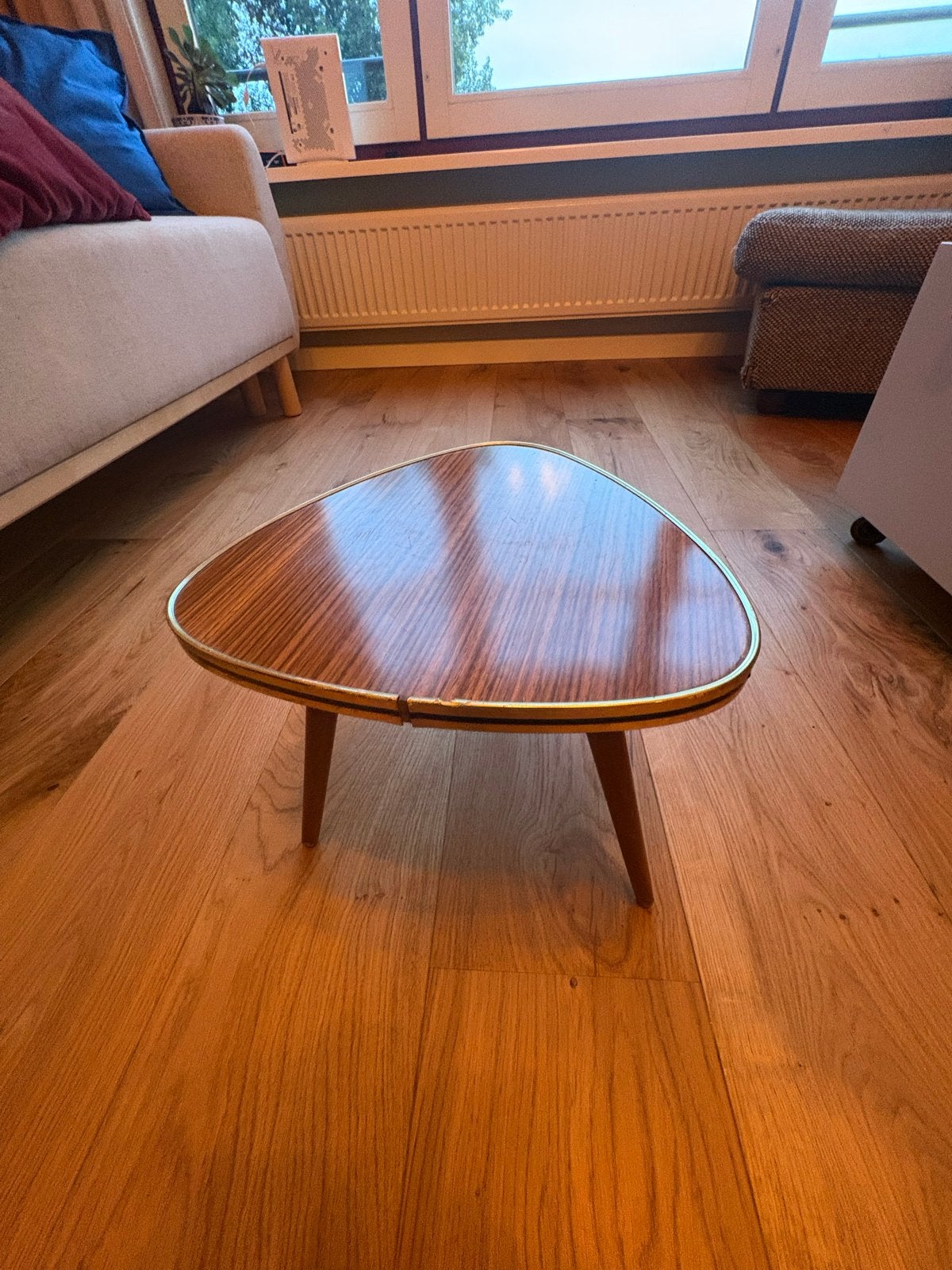 Vintage bijzettafel/plantentafel, driehoekig, hout, Ophalen, Minder dan 45 cm, Minder dan 55 cm, Gebruikt