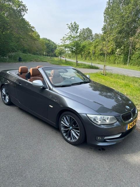 BMW 3-Serie 320i 170pk Aut. 2013 Grijs, Auto's, Automaat, Achterwielaandrijving, 1995 cc, 4 cilinders