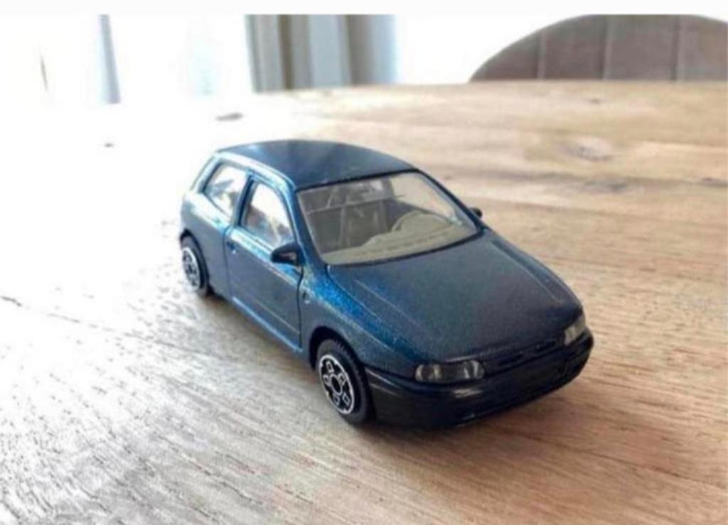 Bburago Fiat Bravo schaal 1:43 – Made in Italy – jaren ’90, Hobby en Vrije tijd, Modelauto's | 1:43, Ophalen of Verzenden, Zo goed als nieuw