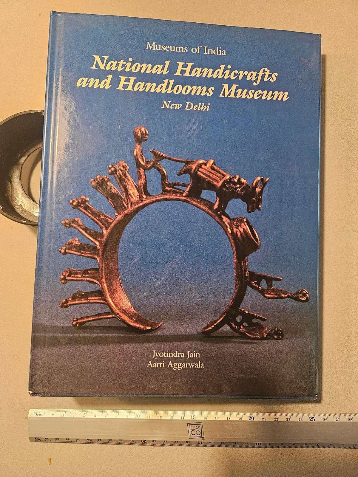 National handicrafts and handloom museum New Delhi, Ophalen of Verzenden, Zo goed als nieuw, Overige onderwerpen, Ayesha Kagal