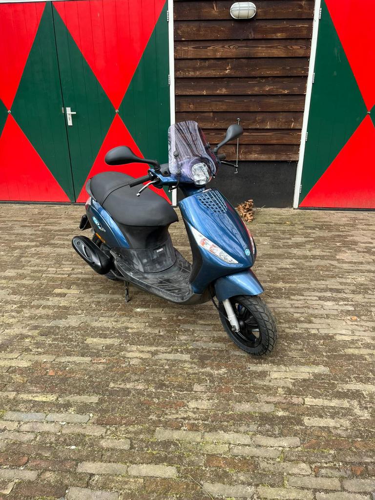 Piaggio zip 4 takt 2v brom, Fietsen en Brommers, Scooters | Piaggio, Ophalen, Gebruikt, Maximaal 45 km/u, Zip
