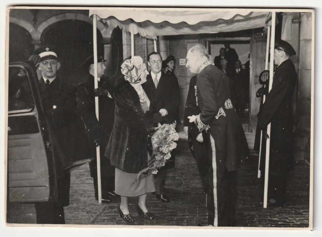 foto Joseph Luns Koningin Juliana  Prins Bernhard v.d.Heuvel, 1960 tot 1980, Gebruikt, Verzenden, Foto