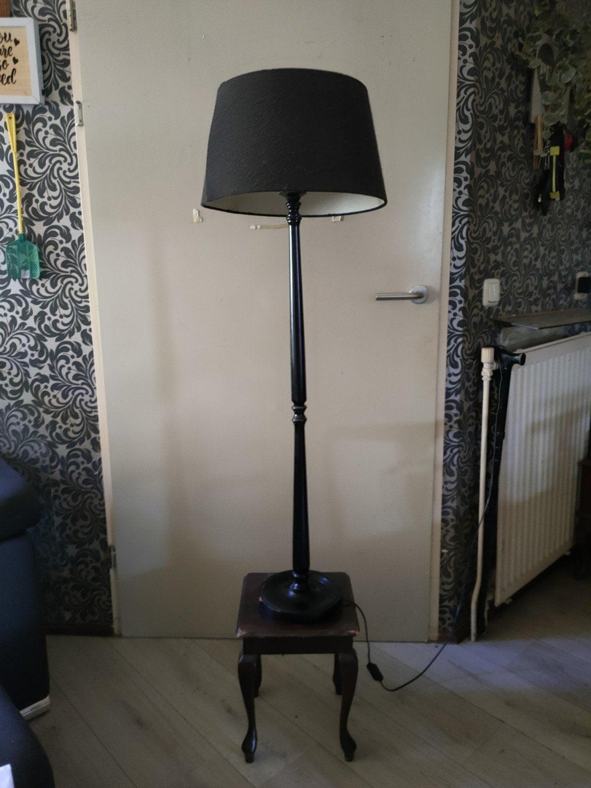 Middelhoge staande lamp met barok bijzettafeltje, Ophalen, Gebruikt, Barok, 100 tot 150 cm