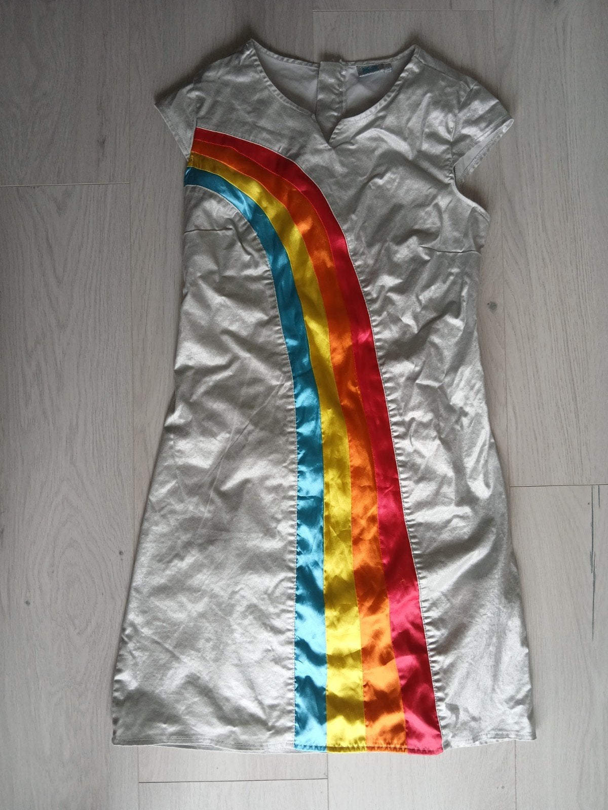 K3 regenboogjurk maat M, Kleding | Dames, Maat 38/40 (M), Ophalen of Verzenden, K3, Gedragen