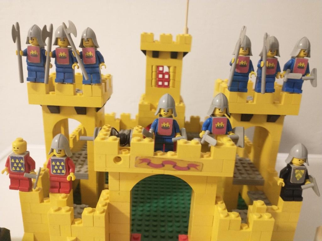 Lego 375 yellow castle, Kinderen en Baby's, Speelgoed | Duplo en Lego, Ophalen of Verzenden, Gebruikt, Complete set, Lego