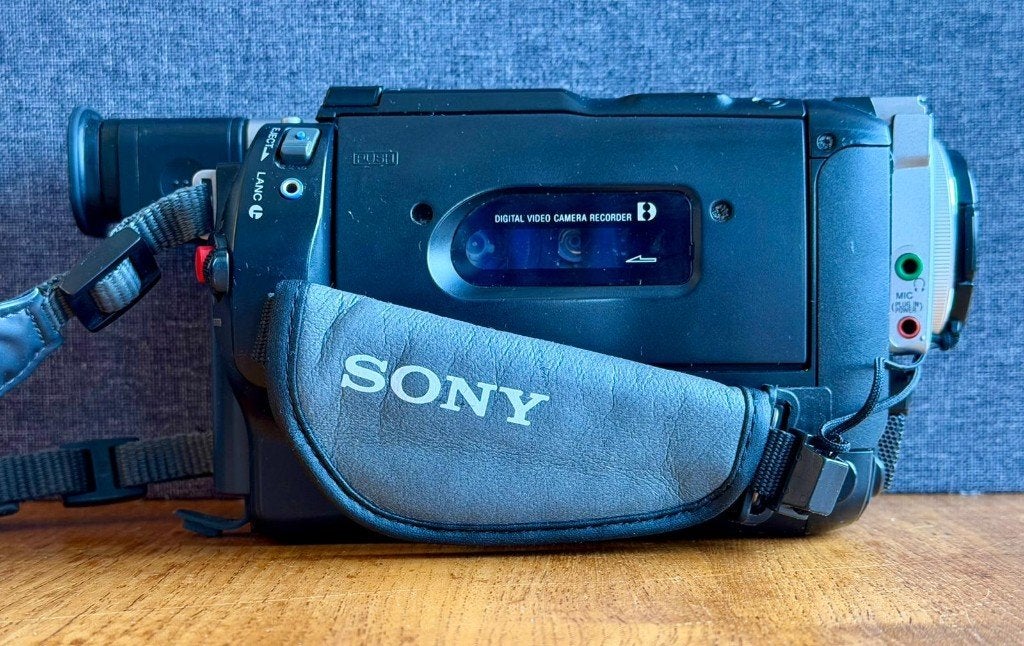 SONY Handycam DCR-TRV110E, Digital8/Hi8/Video8, GETEST!, 20x of meer, Overige soorten, Ophalen of Verzenden, Zo goed als nieuw