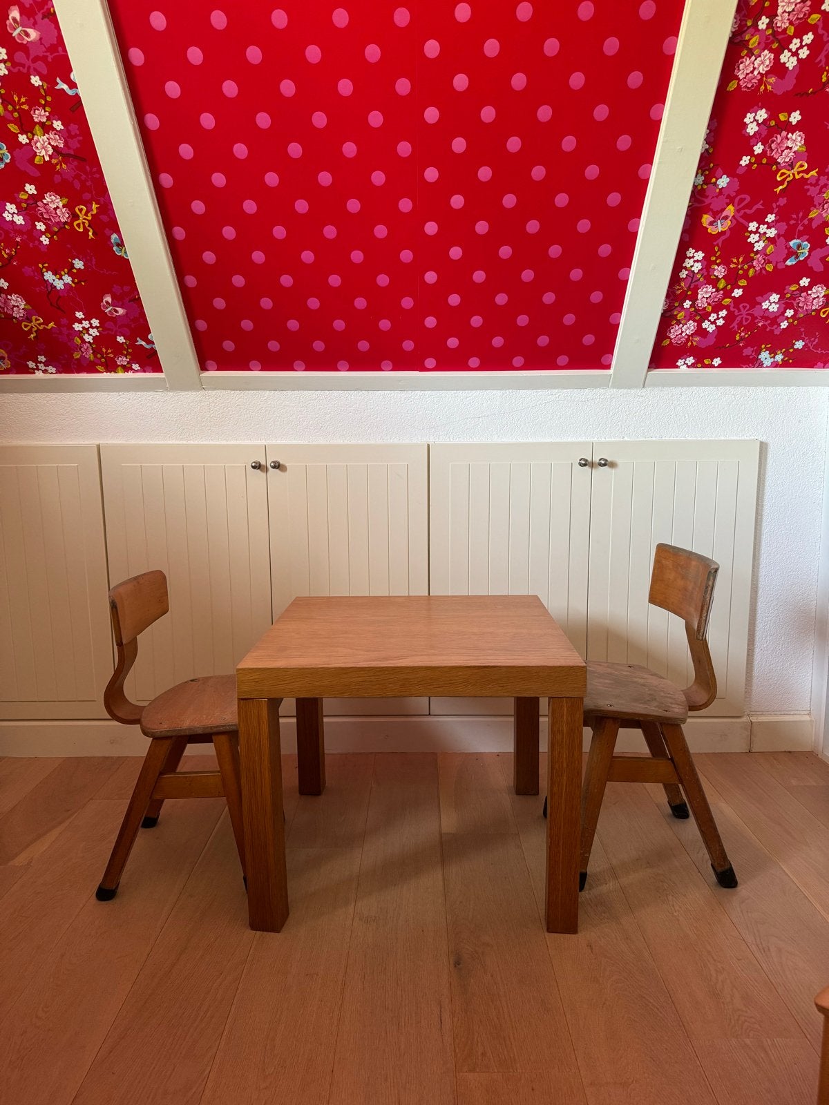 Houten kinderstoeltjes en -tafeltje, Kinderen en Baby's, Kinderkamer | Tafels en Stoelen, Ophalen, Gebruikt, Stoel(en)