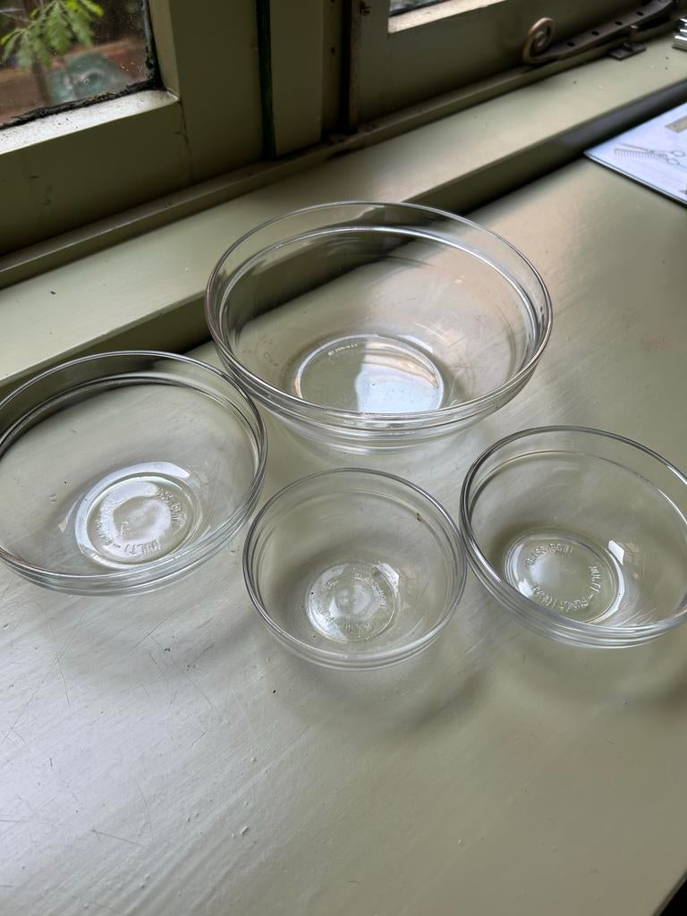 Set van 4 glazen kommen, Ophalen of Verzenden, Zo goed als nieuw, Glas, Kom(men)