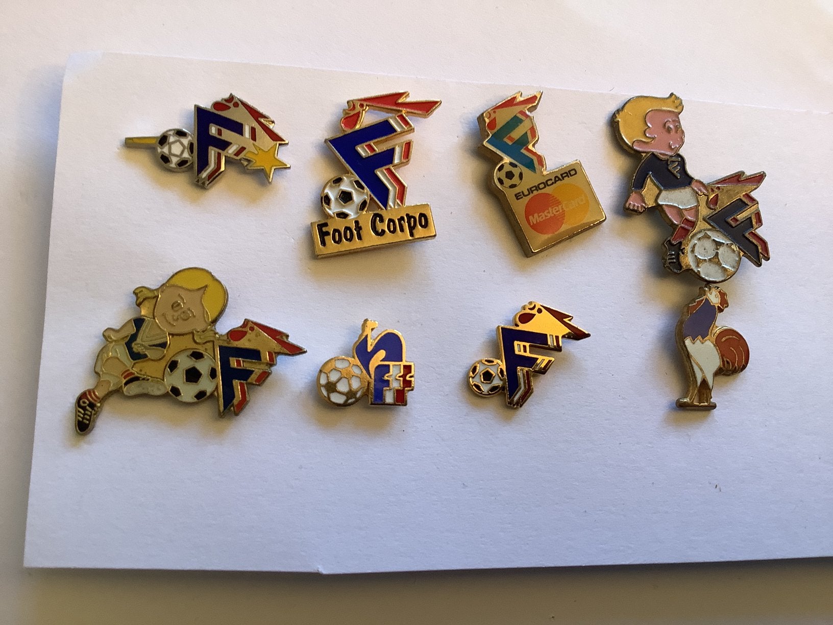 8 pins Voetbalverband Frankrijk, Ophalen of Verzenden, Zo goed als nieuw, Buitenlandse clubs, Poster, Plaatje of Sticker