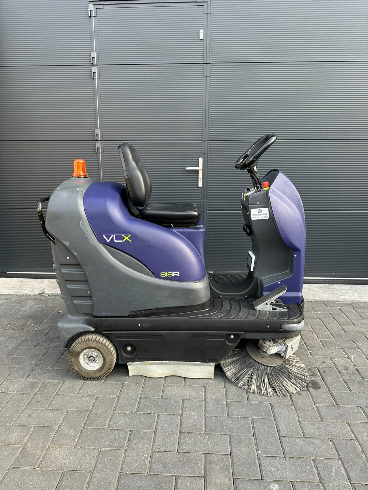 Tennant 818R – VOLLEDIG GEREVISEERD – Veegmachine, Ophalen, Overige typen