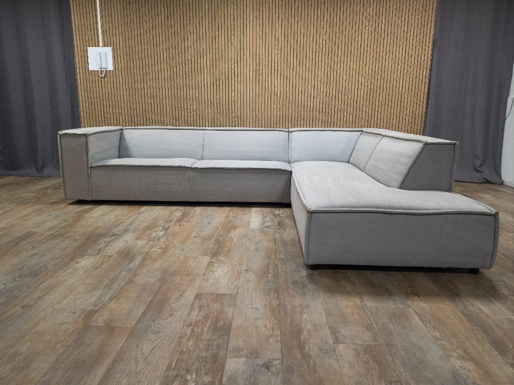 Zeer Mooi Groot Grijs Hoekbank BY SIDDIE, Huis en Inrichting, Info@banxtel.nl, 3194DC, Gebruikt, Hoekbank