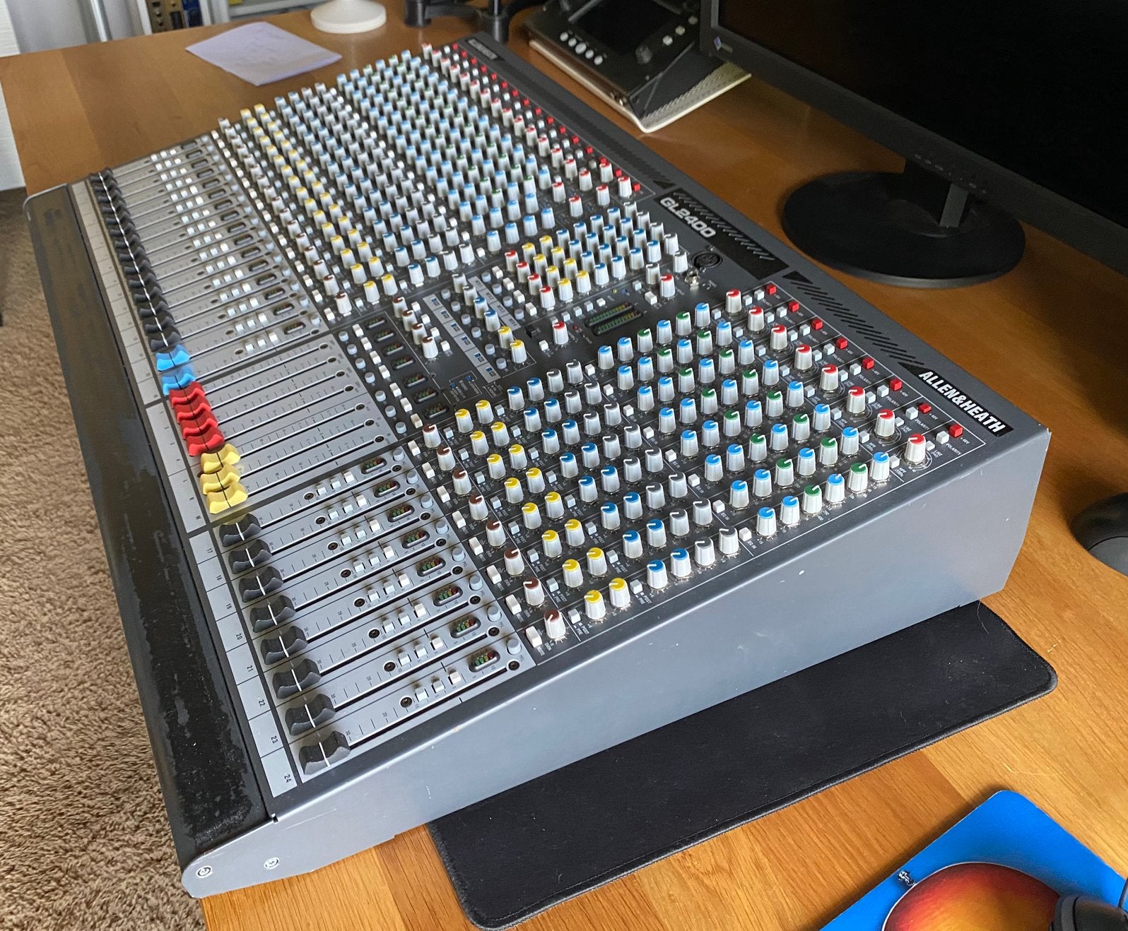Allen & Heath GL2400 analoog mengtafel met flightcase, Muziek en Instrumenten, Mengpanelen, Ophalen, Zo goed als nieuw, 20 kanalen of meer