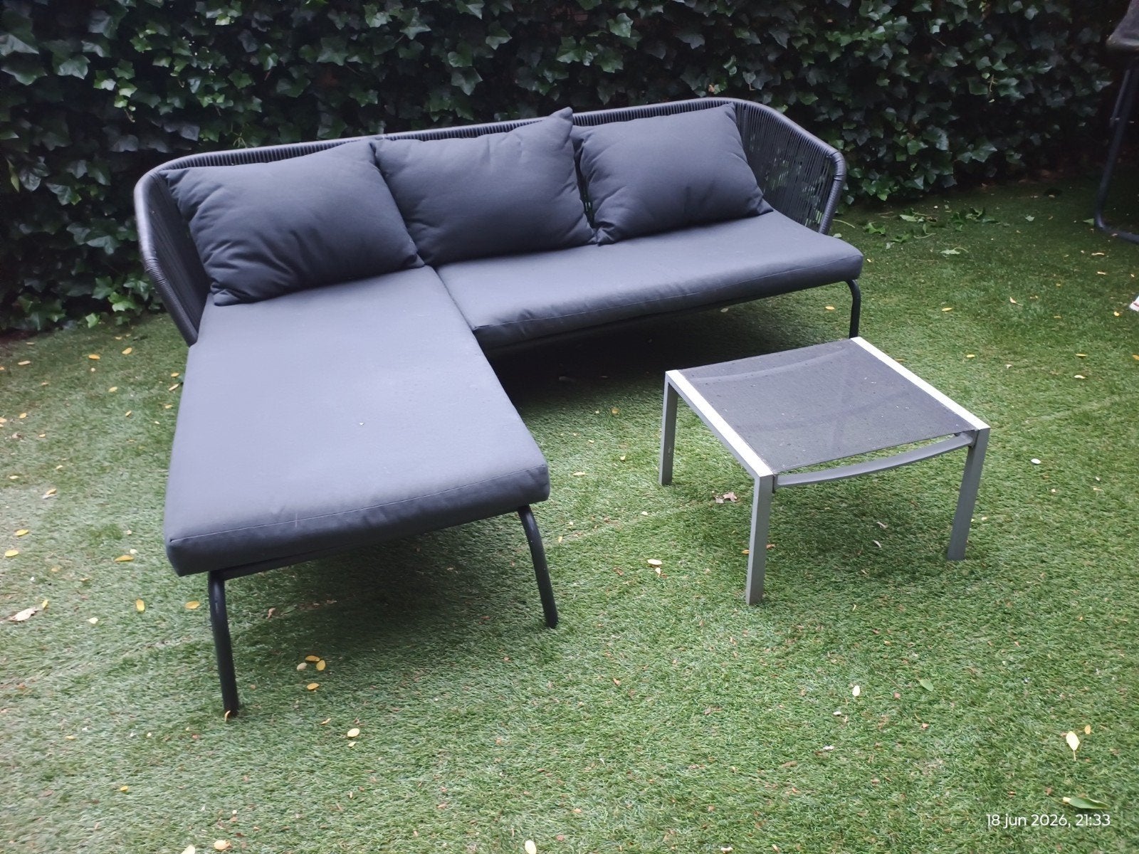 Moderne loungeset met chaise longue en bijzettafel, Gebruikt, 3 zitplaatsen, Bank, Ophalen of Verzenden