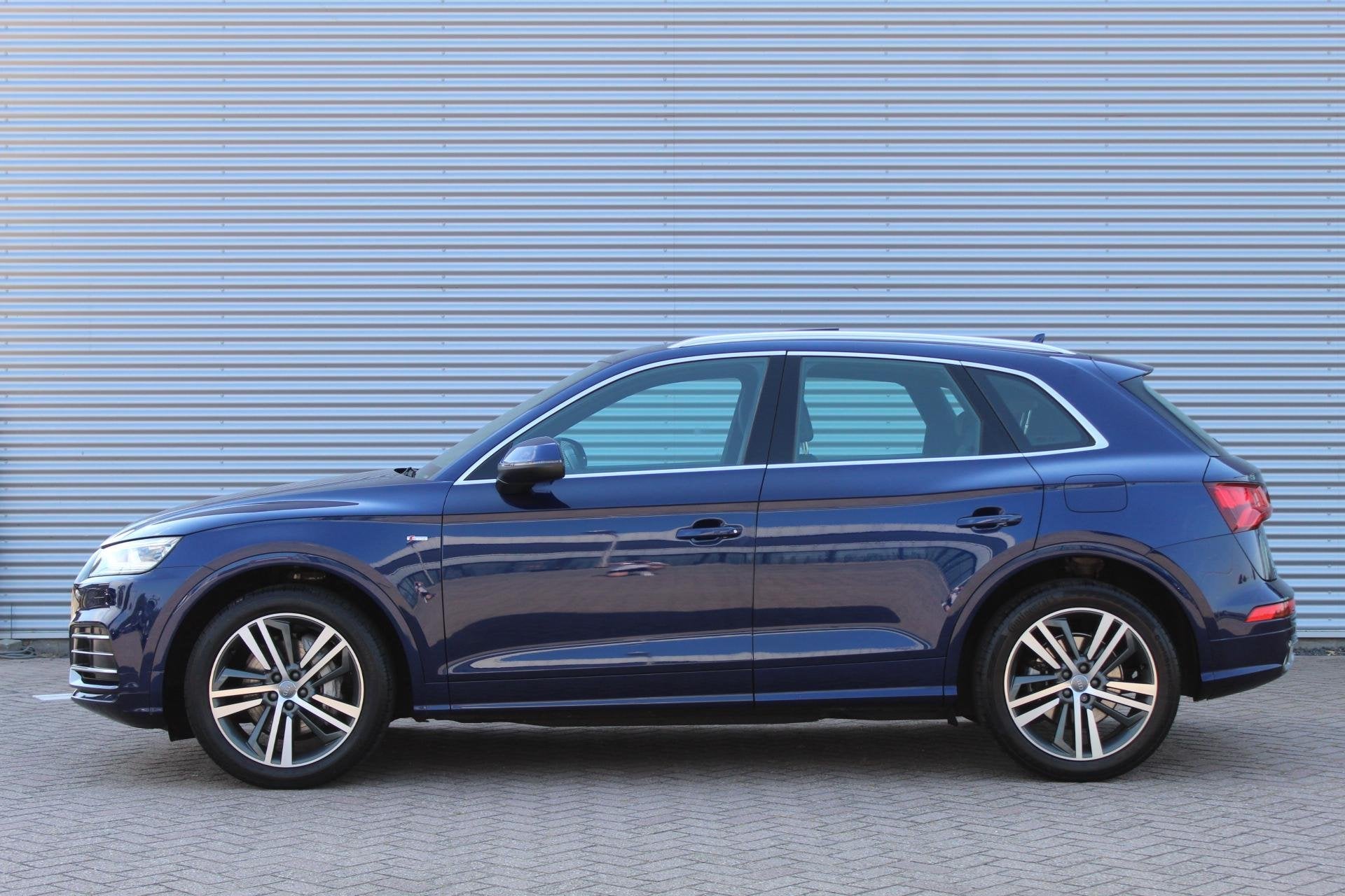 Audi Q5 55 TFSI e quattro Competition/S-line/Pano/Luchtverin, Automaat, 2005 kg, 4 cilinders, Blauw