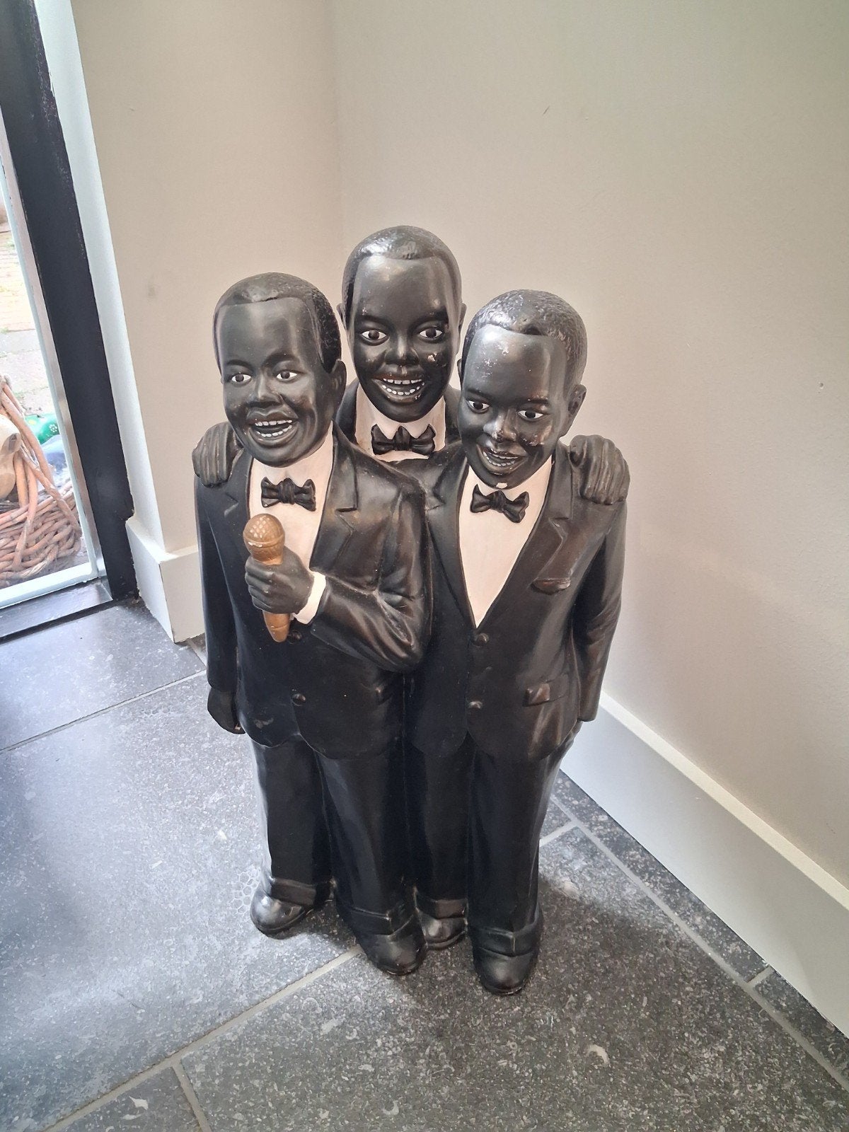 Decoratief beeld: Drie zingende mannen in smoking, Verzamelen, Beelden en Beeldjes, Ophalen of Verzenden, Gebruikt, Mens
