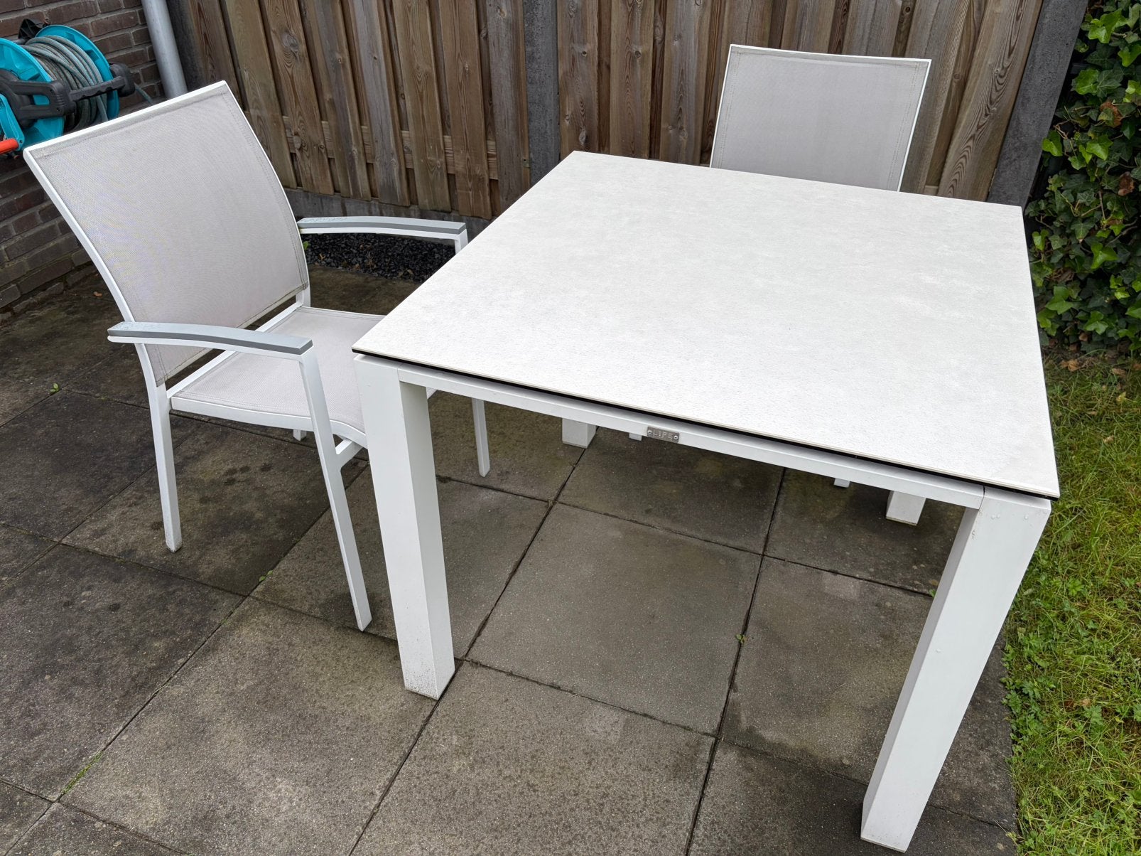 Moderne tuinset met 2 stoelen en tafel van life buitenhof, Gebruikt, Eettafel, Aluminium, Tuinset