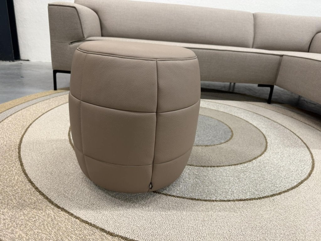 Nieuw Design on Stock Barrell 45 kruk Taupe leer design poef, Minder dan 50 cm, Gompenstraat 15, Rond, Ophalen of Verzenden