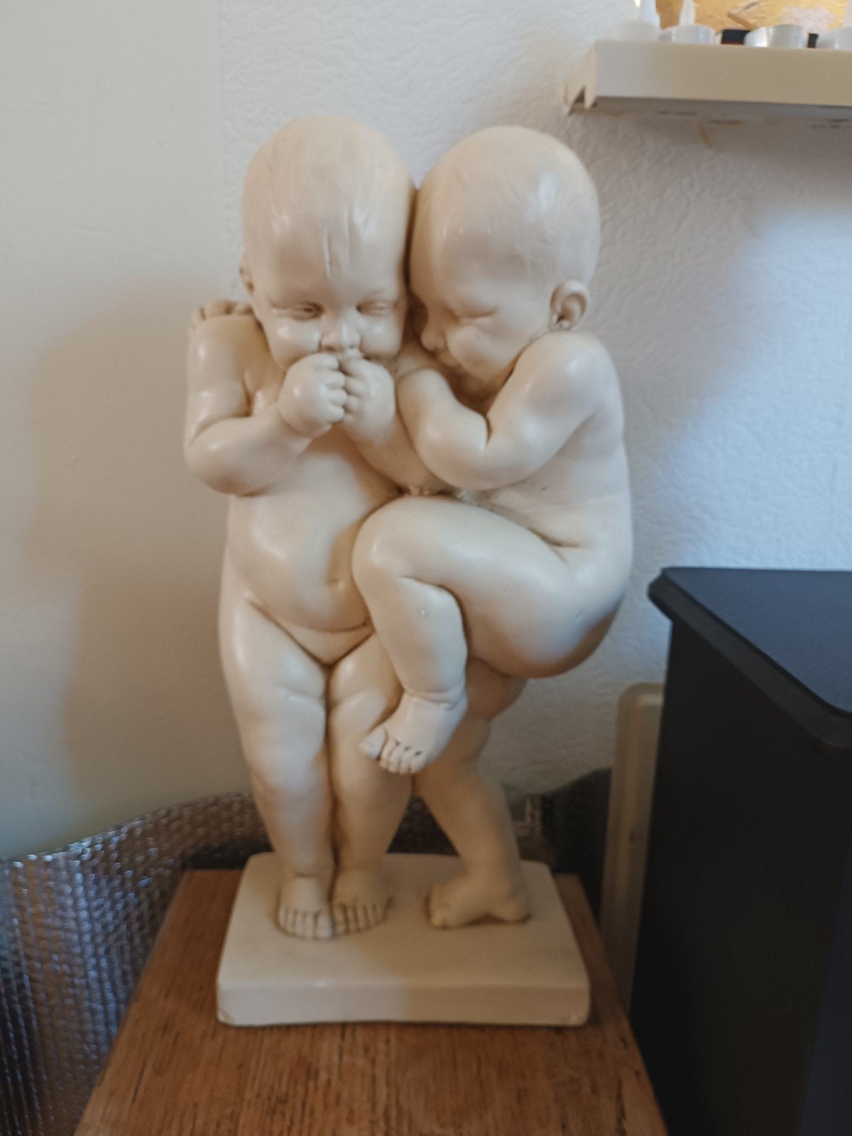 Beeld van twee baby's, Ophalen, Gips, Handgemaakt, Beeld