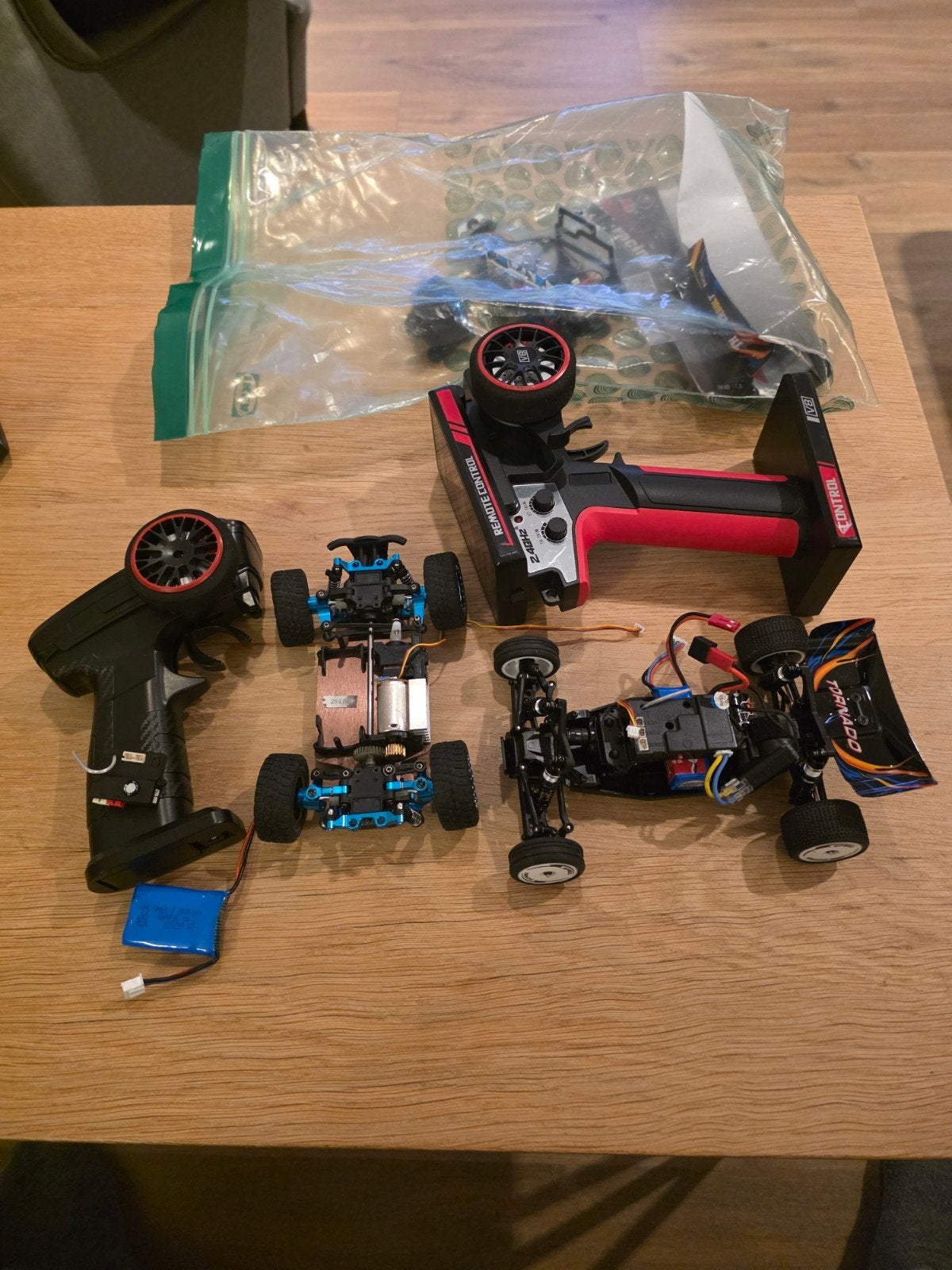 2 WL Toys autootjes, Ophalen, Overige schalen, Onderdeel