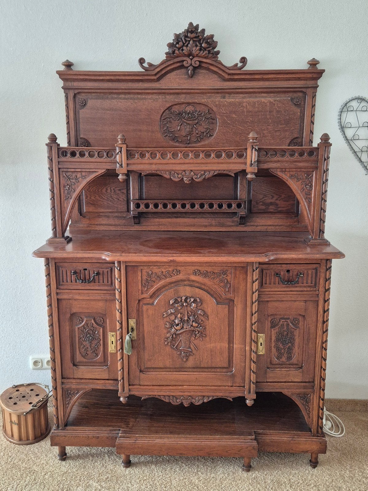 Antiek dressoir/buffetkast met houtsnijwerk, Antiek en Kunst, Ophalen