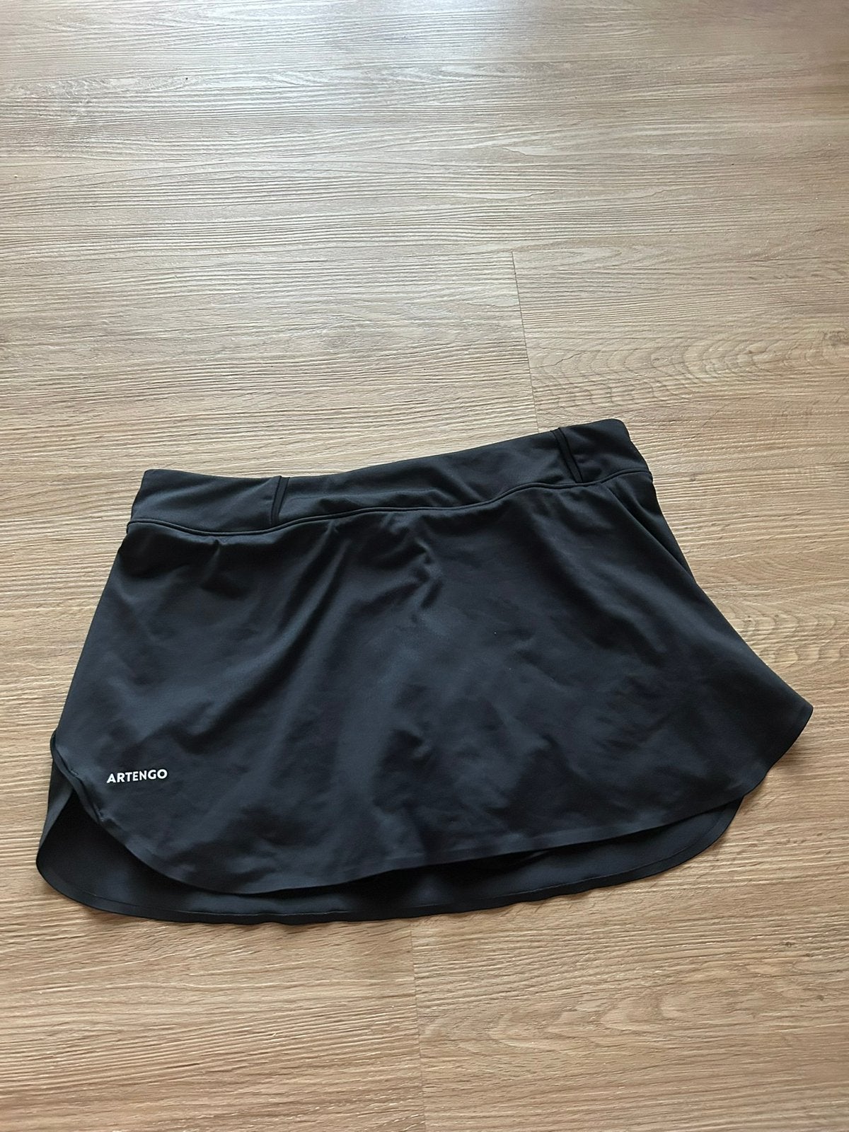 Zwart tennisrokje / broekje maat S Decathlon, Kleding | Dames, Zwart, Ophalen of Verzenden, Zo goed als nieuw, Racketsport