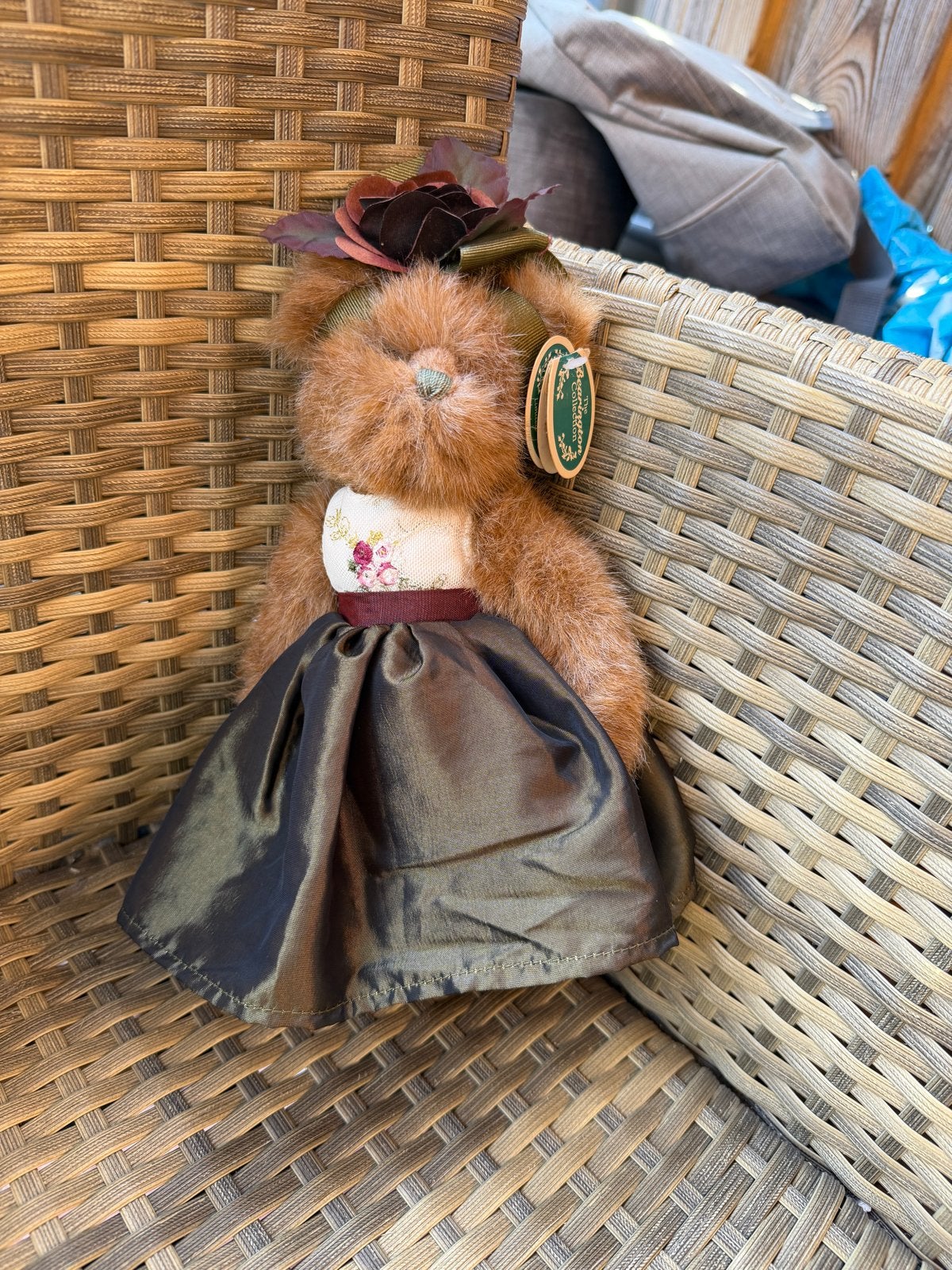 Schattige teddybeer Bearington met jurk en bloemdecoratie, Overige merken, Overige karakters, Beer, Ophalen of Verzenden