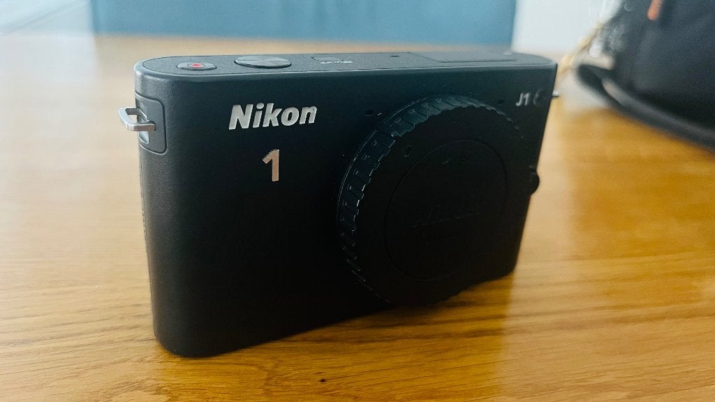 Nikon J1 en J2 met 10-30 en 30-110 lenzen, Ingebouwde flitser, Ophalen of Verzenden, Zo goed als nieuw, 4 t/m 7 keer