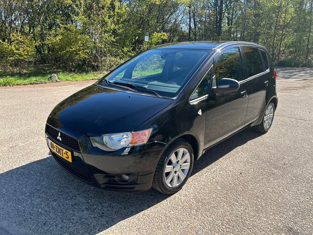 Mitsubishi Colt 1.3 5-DR 2013 Zwart, Voorwielaandrijving, Stof, 31 €/maand, Origineel Nederlands